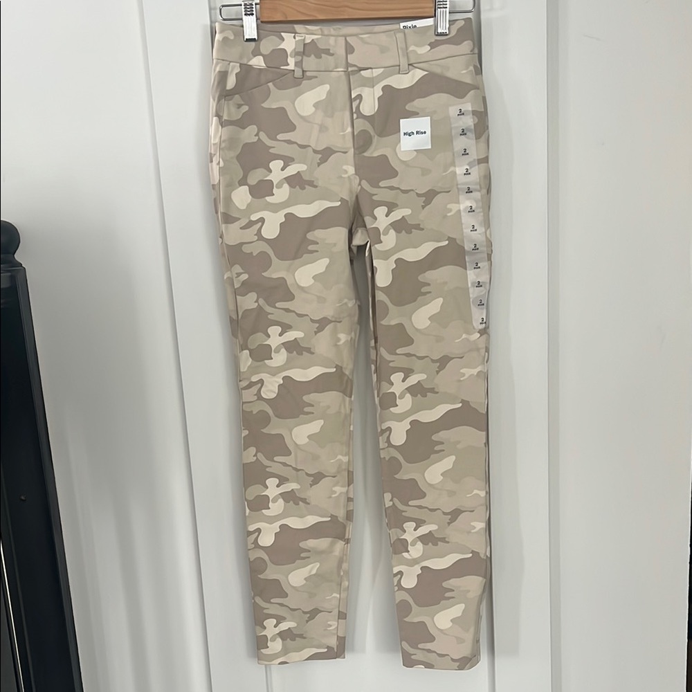 Old Navy Camouflage Pants - Beige and Tan pixie style size 2